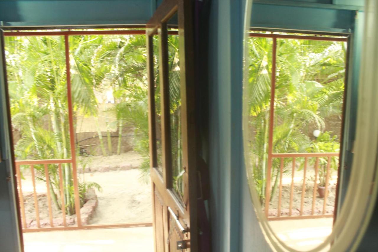 Sea Bird Beach Cafe & Cottages Morjim Eksteriør bilde
