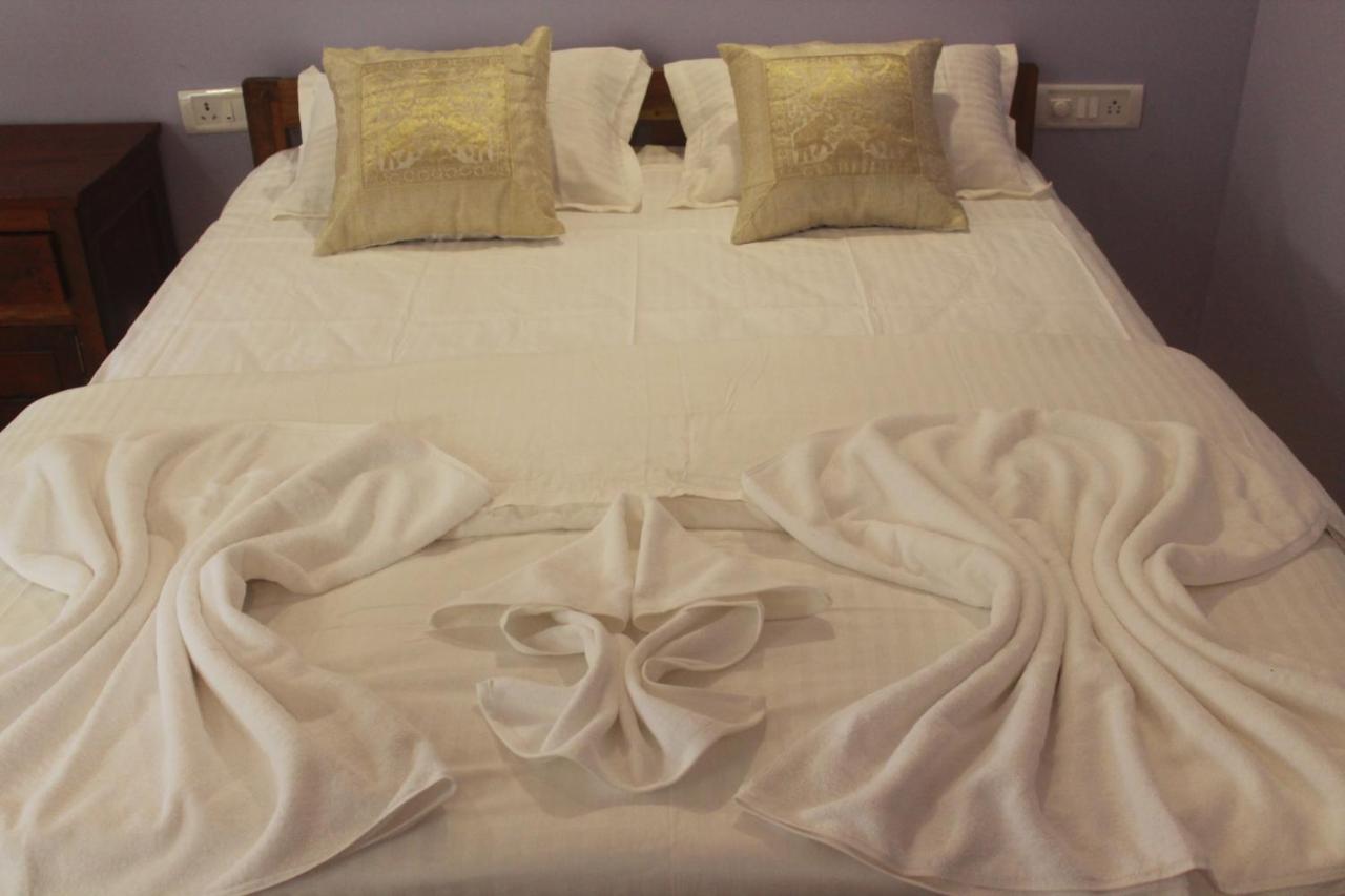 Sea Bird Beach Cafe & Cottages Morjim Eksteriør bilde