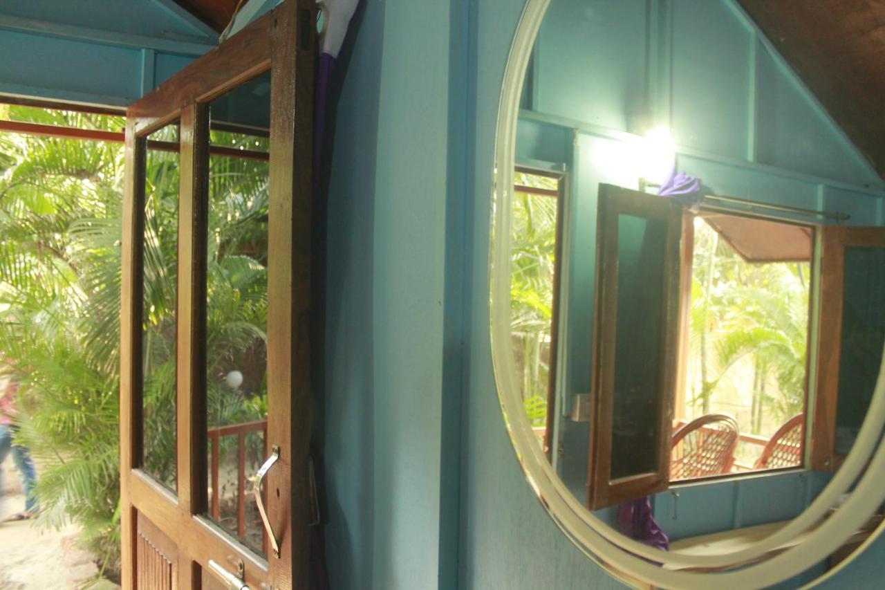 Sea Bird Beach Cafe & Cottages Morjim Eksteriør bilde