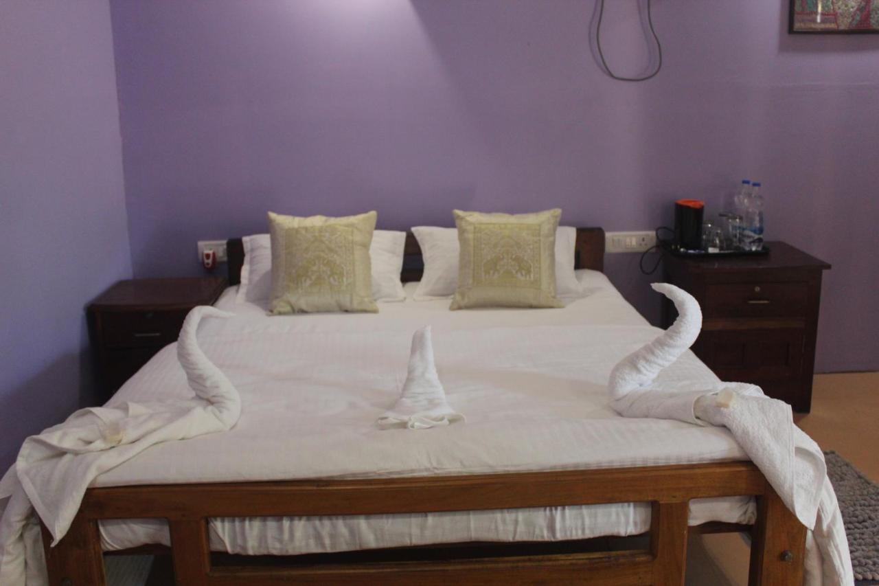 Sea Bird Beach Cafe & Cottages Morjim Eksteriør bilde