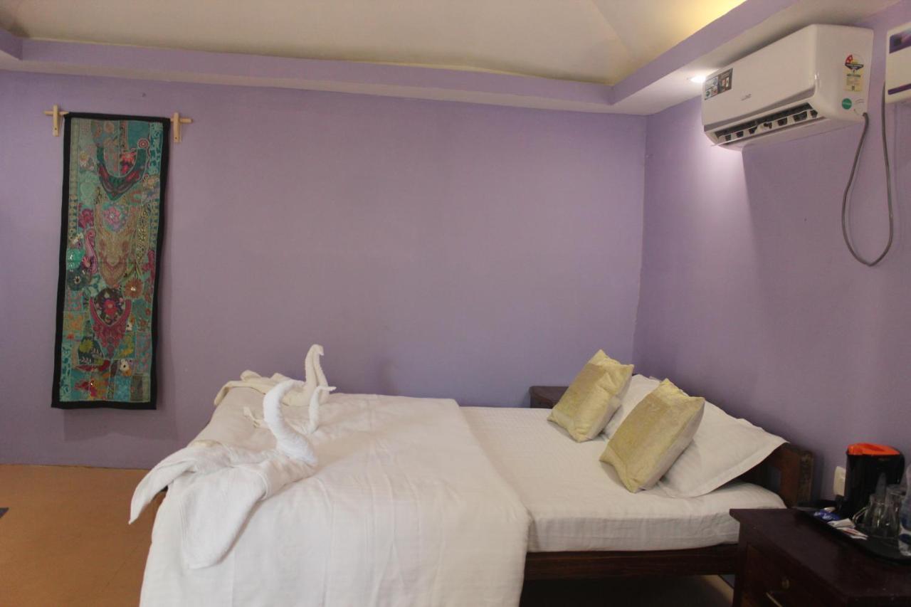 Sea Bird Beach Cafe & Cottages Morjim Eksteriør bilde