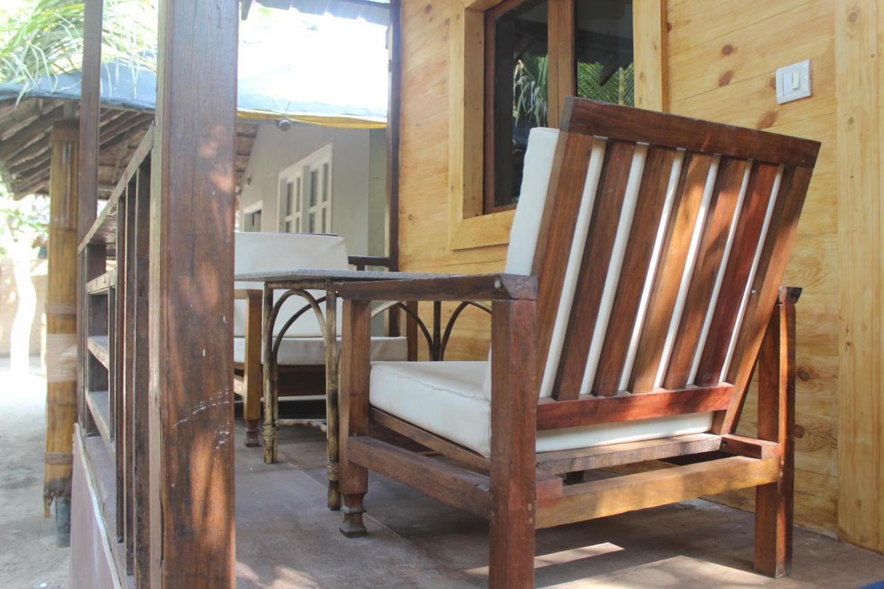 Sea Bird Beach Cafe & Cottages Morjim Eksteriør bilde