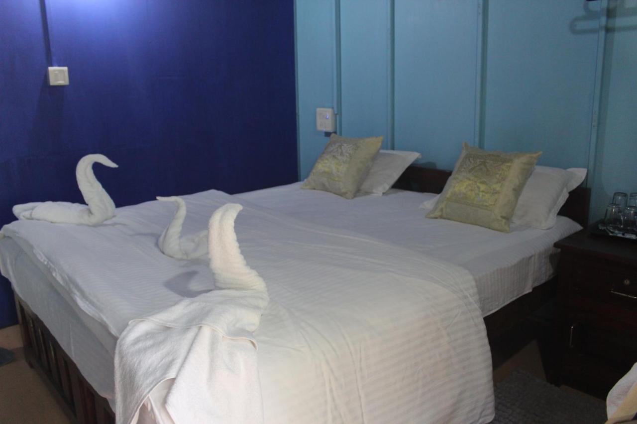 Sea Bird Beach Cafe & Cottages Morjim Eksteriør bilde