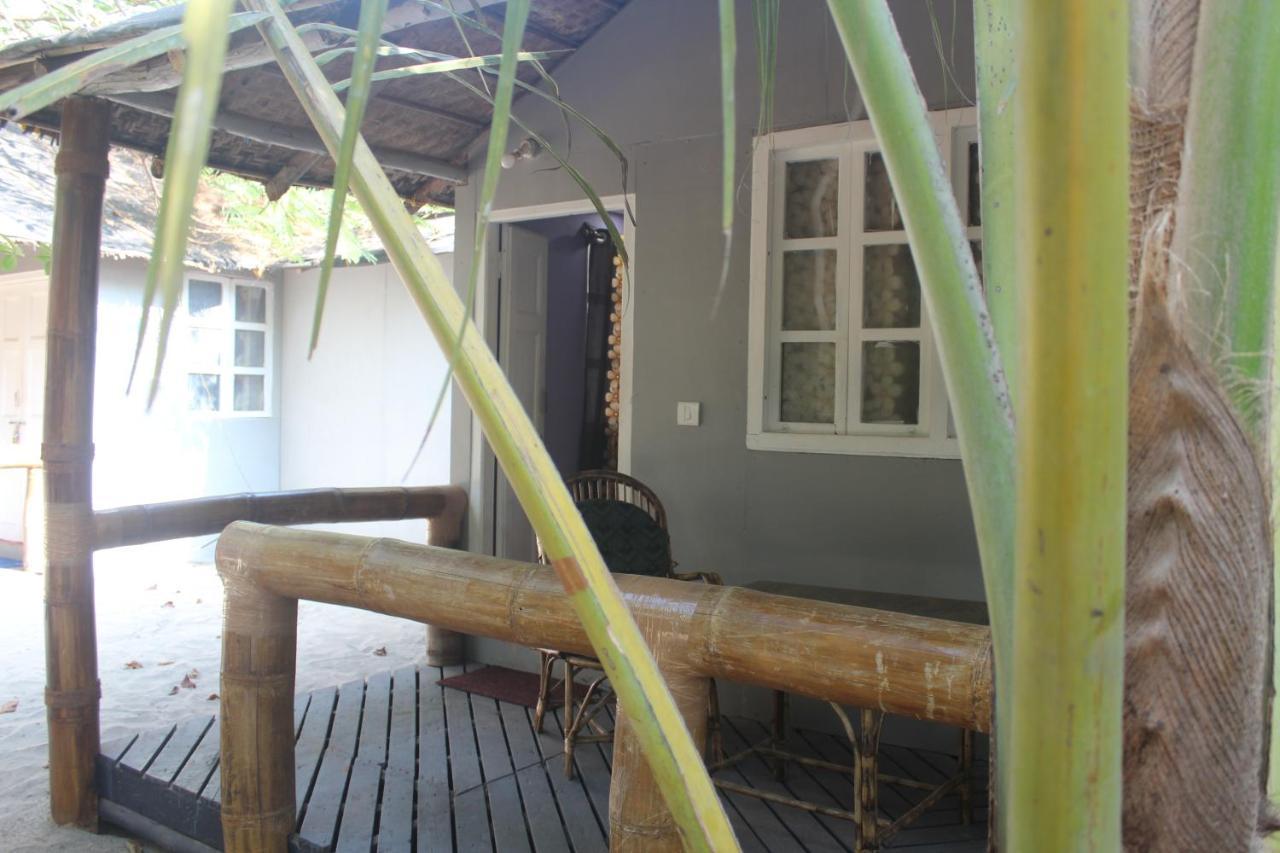 Sea Bird Beach Cafe & Cottages Morjim Eksteriør bilde