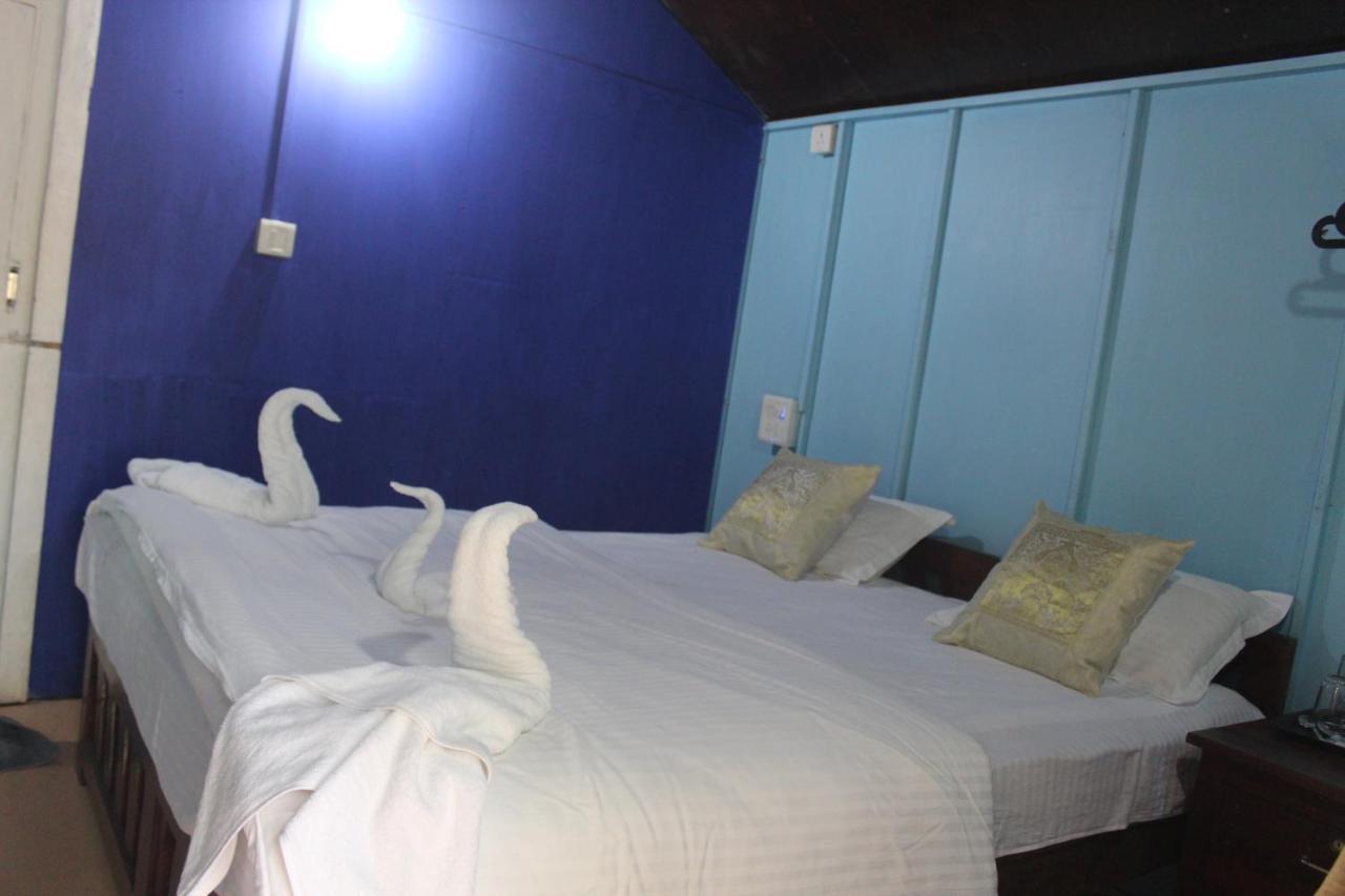 Sea Bird Beach Cafe & Cottages Morjim Eksteriør bilde